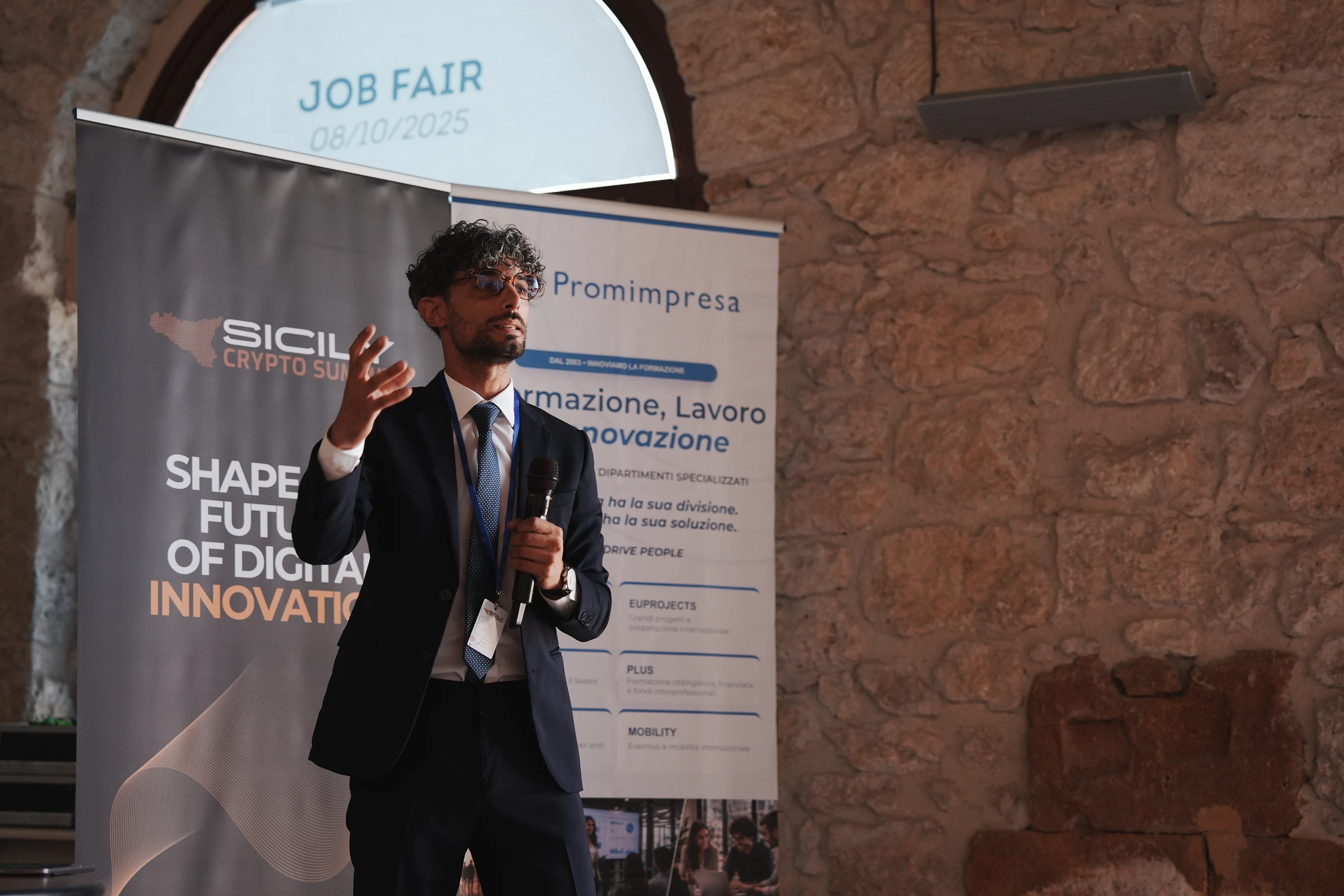 Angelo Latina speaking about entrepreneurship and capital at Sicily Crypto Summit 2026